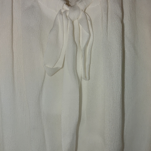 Hem & Thread Elegant White Women's Top, Size Small - Picture 3 of 7